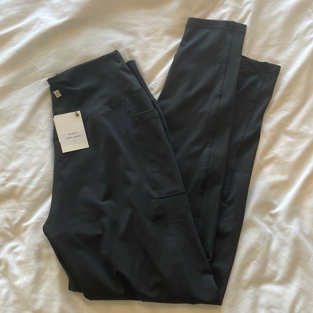 black workout leggings